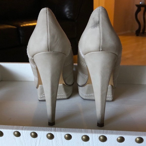 Gently used peep toe pumps - Picture 3 of 4